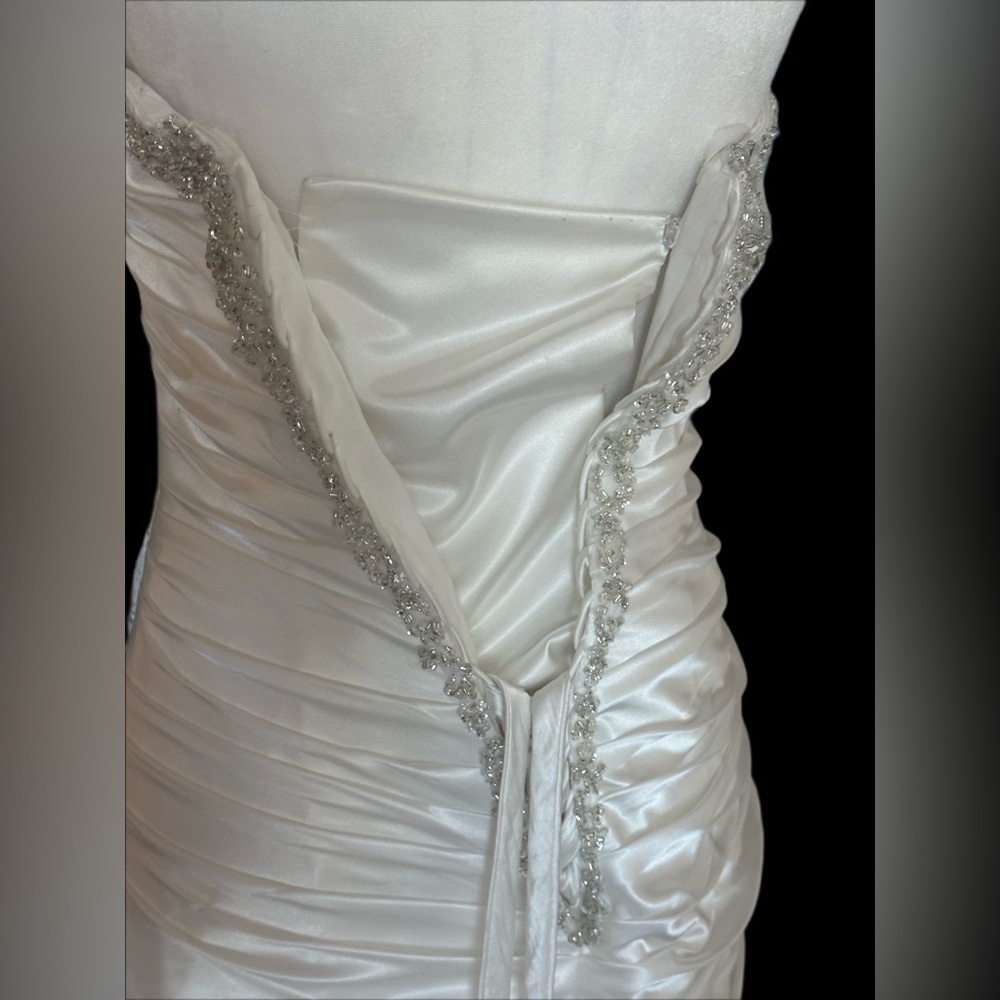 Morilee by Madeline Gardner Mermaid Style Strapless Wedding Gown Size 4. - Picture 3 of 8